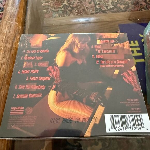 Taylor Swift Showgirl CD Collection - Black and Green Covers - Picture 4 of 7